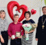 Священник поздравил семью с юбилеем - Балашовская Епархия